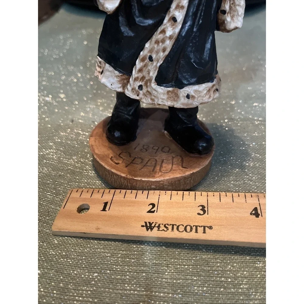 Wood World Santa with Wreath France 1890 Pecan Resin Figurine 8